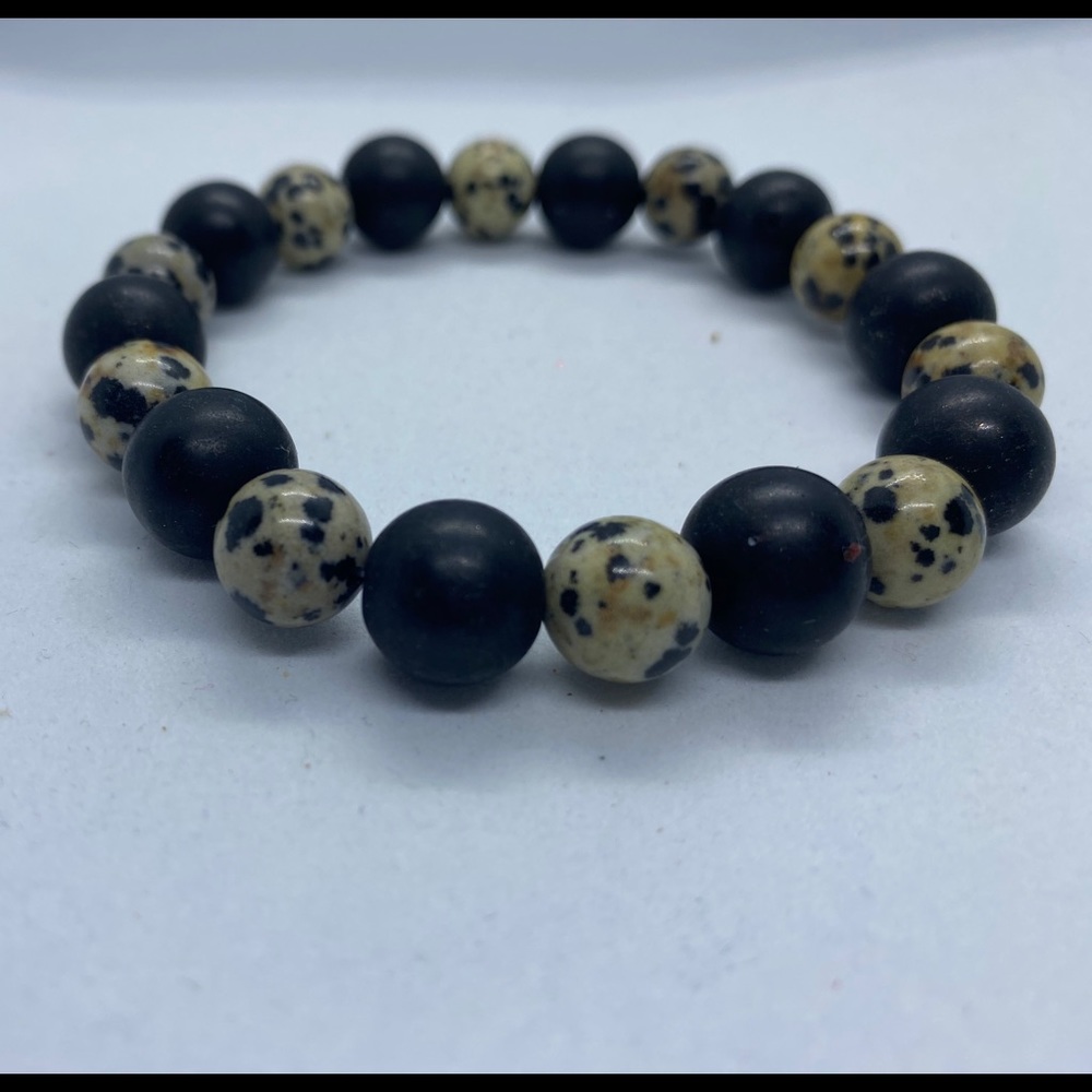 Dalmation jasper and black onyx beaded bracelet